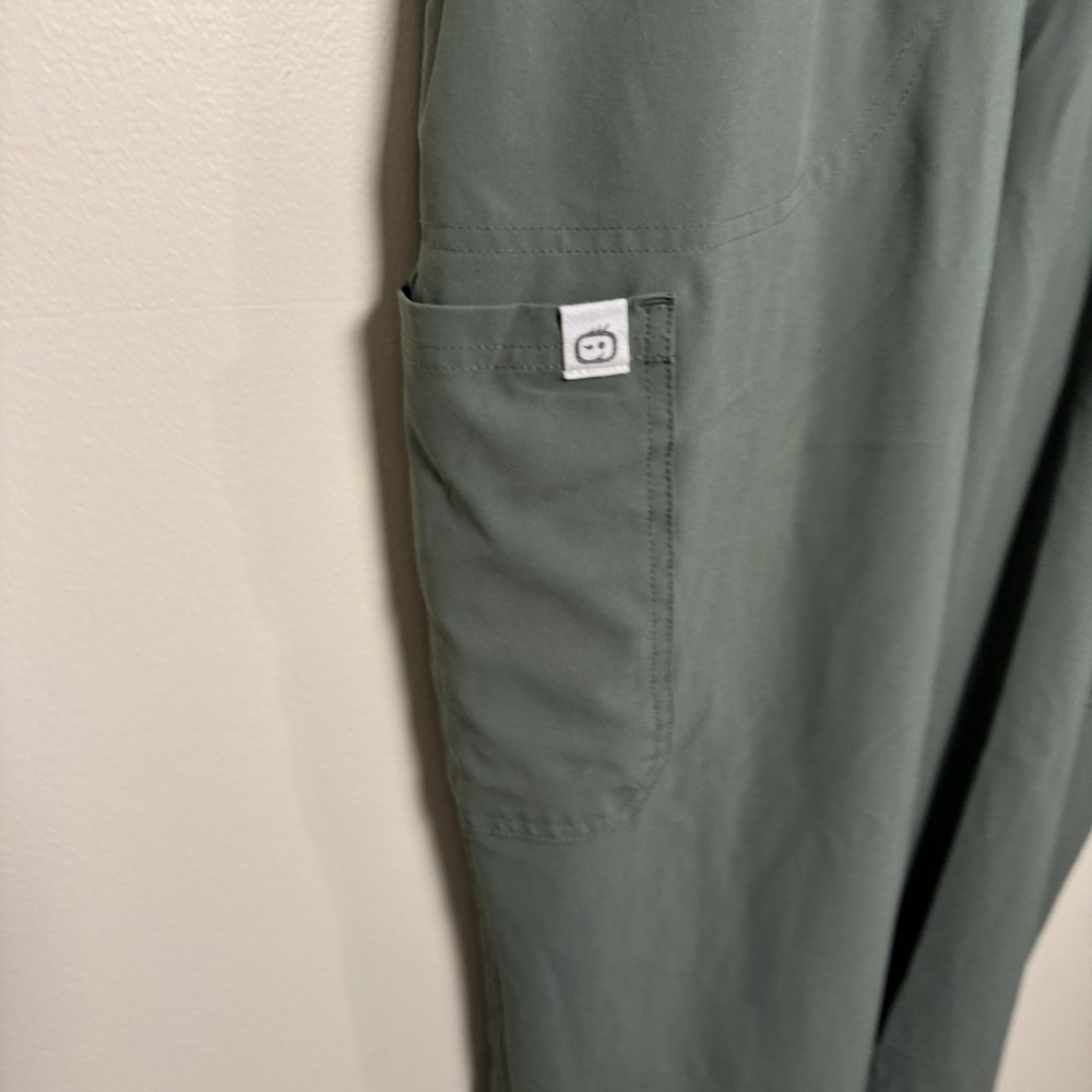 WonderWink Renew Women's Large Jumpsuit 7 Pocket V-Neck Stretch Cargo In Olive - Picture 7 of 16